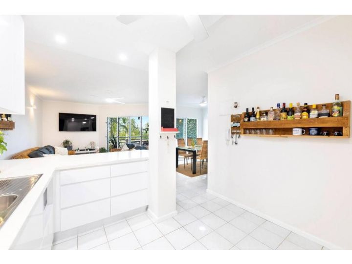 The Lookout Sanctuary in Nightcliff with Balcony Apartment, Nightcliff - imaginea 17