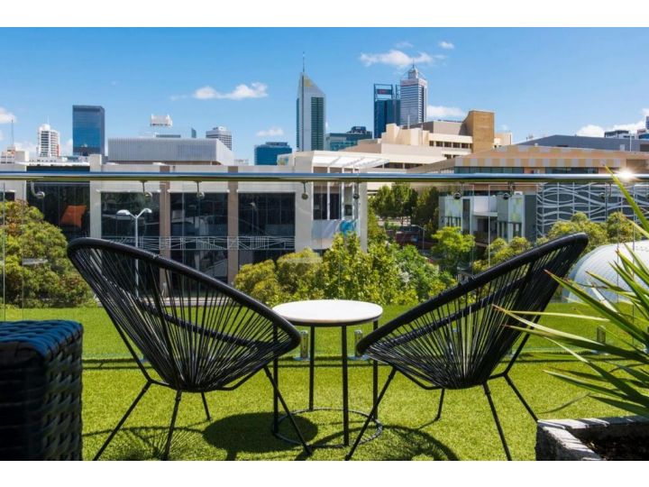 Elegant Studio with Fantastic Rooftop Views Guest house, Perth - imaginea 18