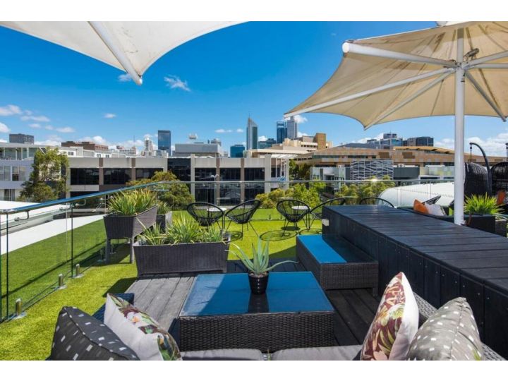 Elegant Studio with Fantastic Rooftop Views Guest house, Perth - imaginea 13