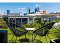 Elegant Studio with Fantastic Rooftop Views Guest house, Perth - thumb 18