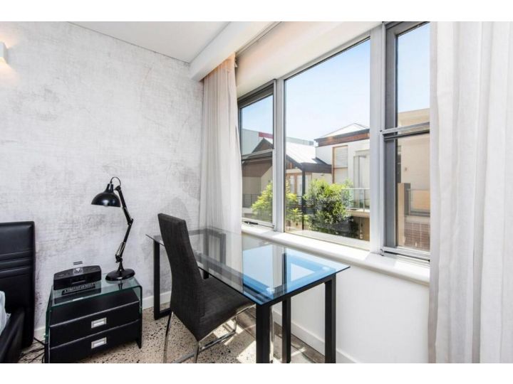 Private City Haven - Suite with Rooftop Terrace Guest house, Perth - imaginea 9