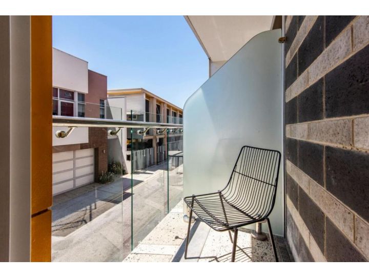 Private City Haven - Suite with Rooftop Terrace Guest house, Perth - imaginea 3