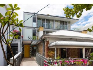 Private City Haven - Suite with Rooftop Terrace Guest house, Perth - 1