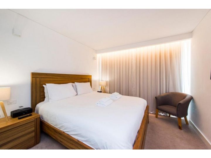 Home Away From Home - Charming Rooftop Terrace Guest house, Perth - imaginea 2