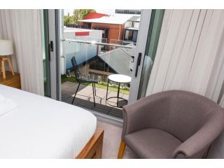 Home Away From Home - Charming Rooftop Terrace Guest house, Perth - 3