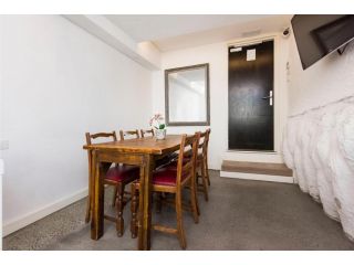 Contemporary Studio with Roof Terrace Guest house, Perth - 4