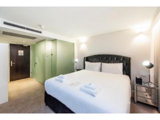 Hollywood Style Room With Fantastic Roof Terrace Guest house, Perth - 1