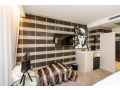 Hollywood Style Room With Fantastic Roof Terrace Guest house, Perth - thumb 17