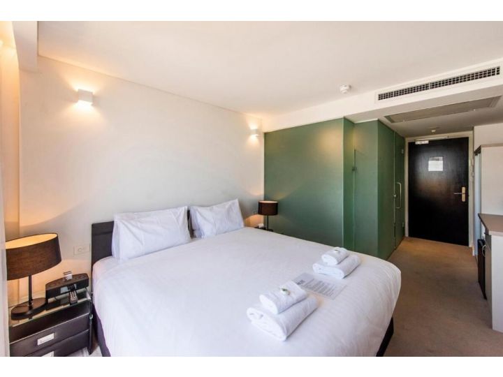 Stylish Room - Enjoy City Views on Rooftop Terrace Guest house, Perth - imaginea 1