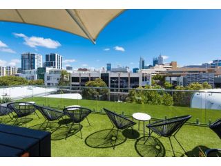 Stylish Room - Enjoy City Views on Rooftop Terrace Guest house, Perth - 4