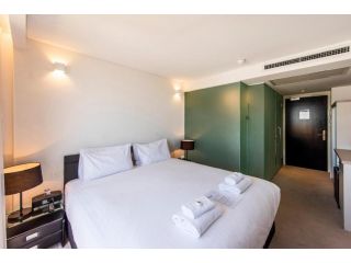 Stylish Room - Enjoy City Views on Rooftop Terrace Guest house, Perth - 1