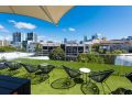 Stylish Room - Enjoy City Views on Rooftop Terrace Guest house, Perth - thumb 4