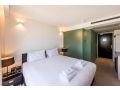 Stylish Room - Enjoy City Views on Rooftop Terrace Guest house, Perth - thumb 1