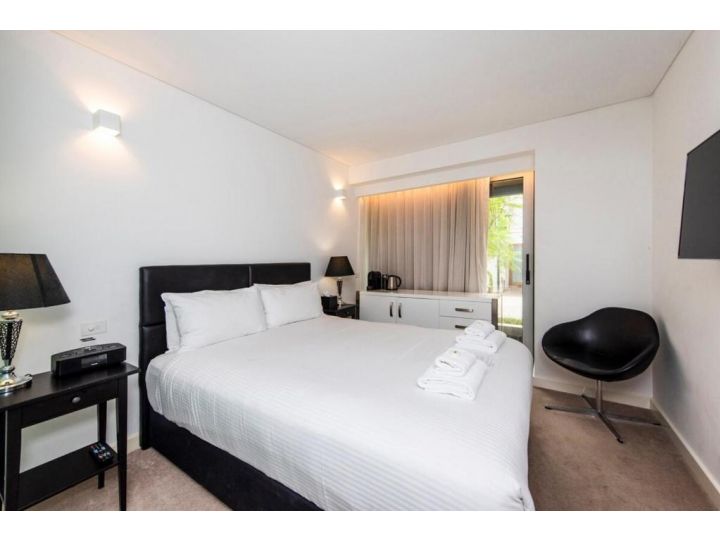 Charming and Delightful Room - Stunning Rooftop Guest house, Perth - imaginea 2