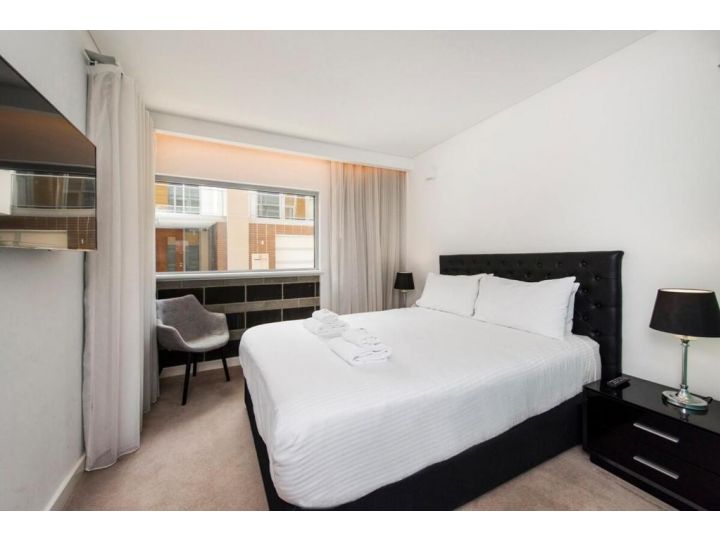 Chic Sanctuary - Stylish Room with Rooftop Guest house, Perth - imaginea 2