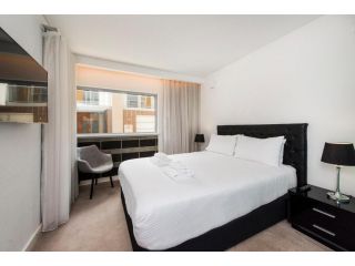Chic Sanctuary - Stylish Room with Rooftop Guest house, Perth - 2