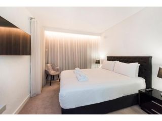 Chic Sanctuary - Stylish Room with Rooftop Guest house, Perth - 5