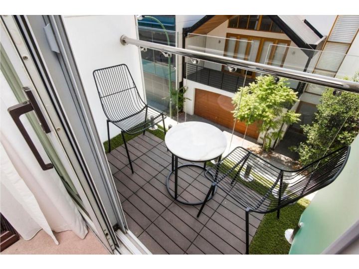 Boho Room in the City with Remarkable Rooftop Guest house, Perth - imaginea 12