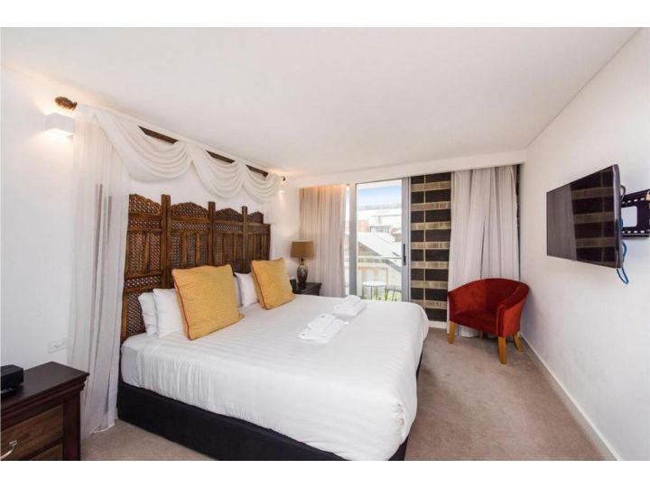 Boho Room in the City with Remarkable Rooftop Guest house, Perth - imaginea 2