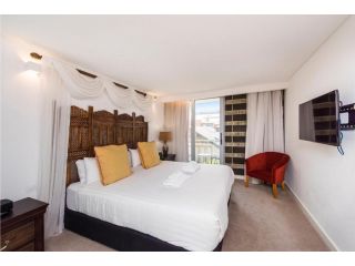 Boho Room in the City with Remarkable Rooftop Guest house, Perth - 2