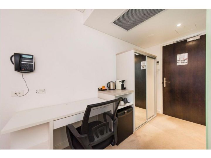 Modern Room with Rooftop Terrace Located Centrally Guest house, Perth - imaginea 6