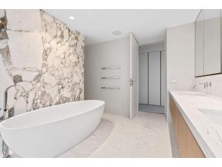 The newly constructed home with high end fixtures and fittings faces east Apartment, Melbourne - 3