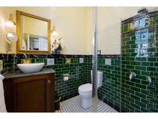 The Old Bank Gladstone Licensed Restaurant & Boutique Accommodation Bed and breakfast, Hat Head - 3