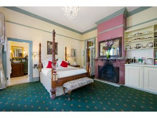 The Old Bank Gladstone Licensed Restaurant & Boutique Accommodation Bed and breakfast, Hat Head - 1