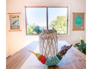 The Pandanus House - Beach styled home - sleeps up to 7 - close to beach Guest house, Point Lookout - 3