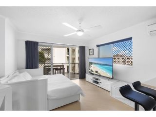 The Penthouse Mooloolaba, Private Luxury Rooftop Living Apartment, Australia - 5