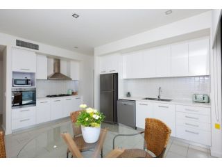 4 Bedroom Luxury City Penthouse Apartment Apartment, Wagga Wagga - 4