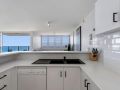 The Penthouses Absolute Beachfront Apartment Apartment, Gold Coast - thumb 15