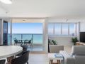 The Penthouses Absolute Beachfront Apartment Apartment, Gold Coast - thumb 3
