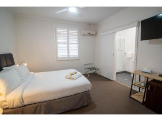 The Platypus Accommodation & Cafe Hotel, New South Wales - 4