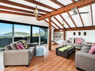 The Pole House Guest house, Elizabeth Beach - 4
