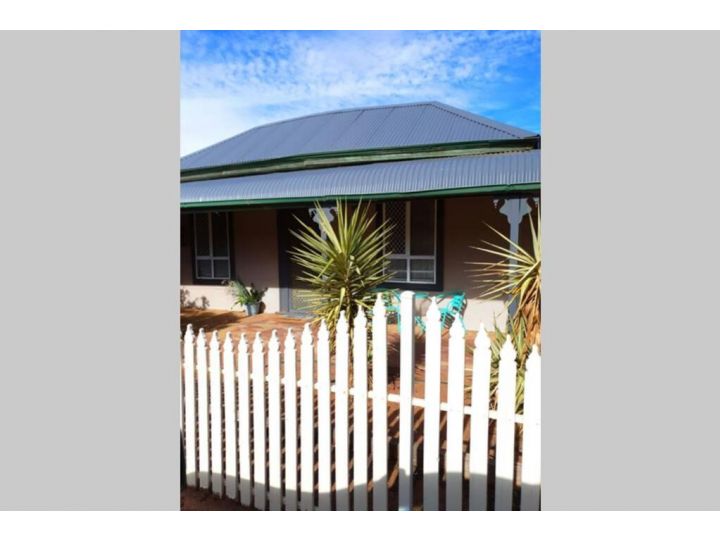 The Pool House Guest house, Broken Hill - imaginea 3