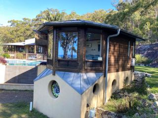 The Pool House - Crescent Head - stunning ocean views, pet friendly Guest house, Crescent Head - 1