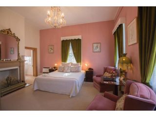 The Racecourse Inn Bed and breakfast, Longford - 1