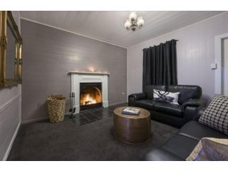 The Radford Couples Cottage Heart of Stanthorpe Guest house, Stanthorpe - 3