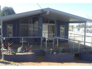 The Real McCoy Holiday Accommodation Guest house, Broken Hill - 2