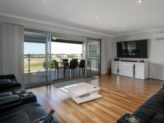 The Red Door - 52 Turnberry Drive Guest house, Normanville - 5