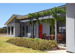 The Red Door @ Barossa Valley Vineyard View Apartment, South Australia - 2