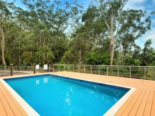Beautiful Family Retreat with Large Balcony & Pool Apartment, Gosford - 5