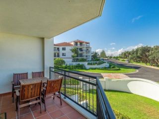 The Sands 7- great views across the ocean Apartment, Yamba - 3