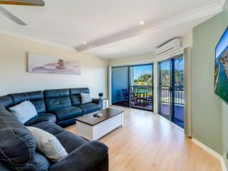 The Sands 7- great views across the ocean Apartment, Yamba - 2