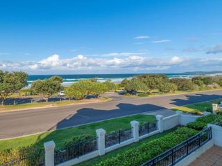 The Sands 7- great views across the ocean Apartment, Yamba - 4