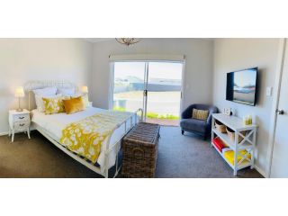 The Sands Normanville- Entire Beach House - sleeps 8 Guest house, Normanville - 3