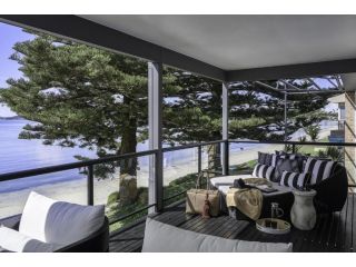 The Seaview - Designer Beachfront House Guest house, Salamander Bay - 2