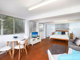 Comfy Studio with Idyllic Yard in Great Location Guest house, Terrigal - 1