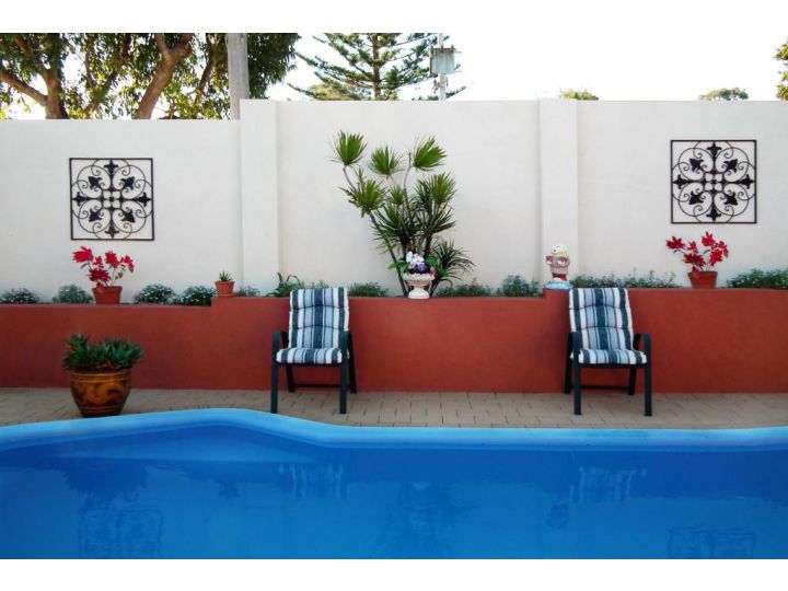 The Spanish Retreat and BnB - 24 Hrs Bed and breakfast, Perth - imaginea 3